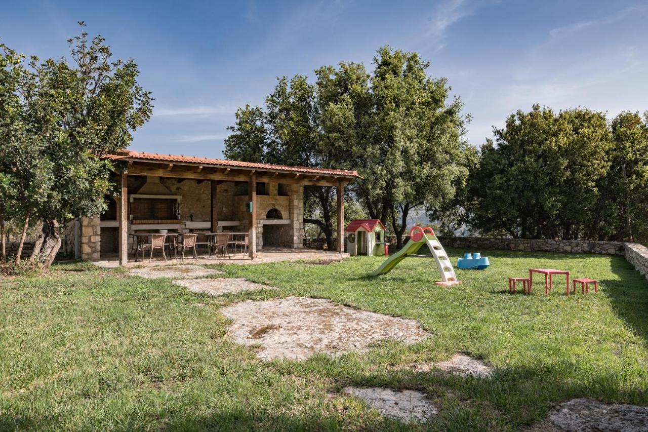 Koules Estate, With Private Pools & Bbq - Embracing Nature, By Thinkvilla Argouli Eksteriør billede